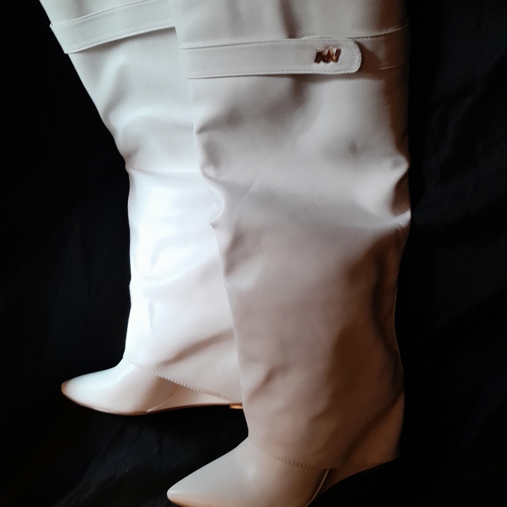 Azalea Wang white soft leather boots